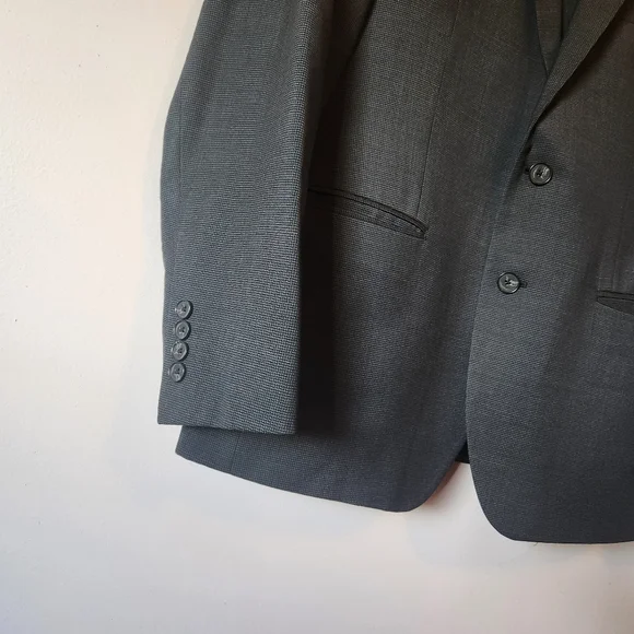 Dkny Men's Dark Gray Check Suit 100% Wool EUC - Picture 2 of 9